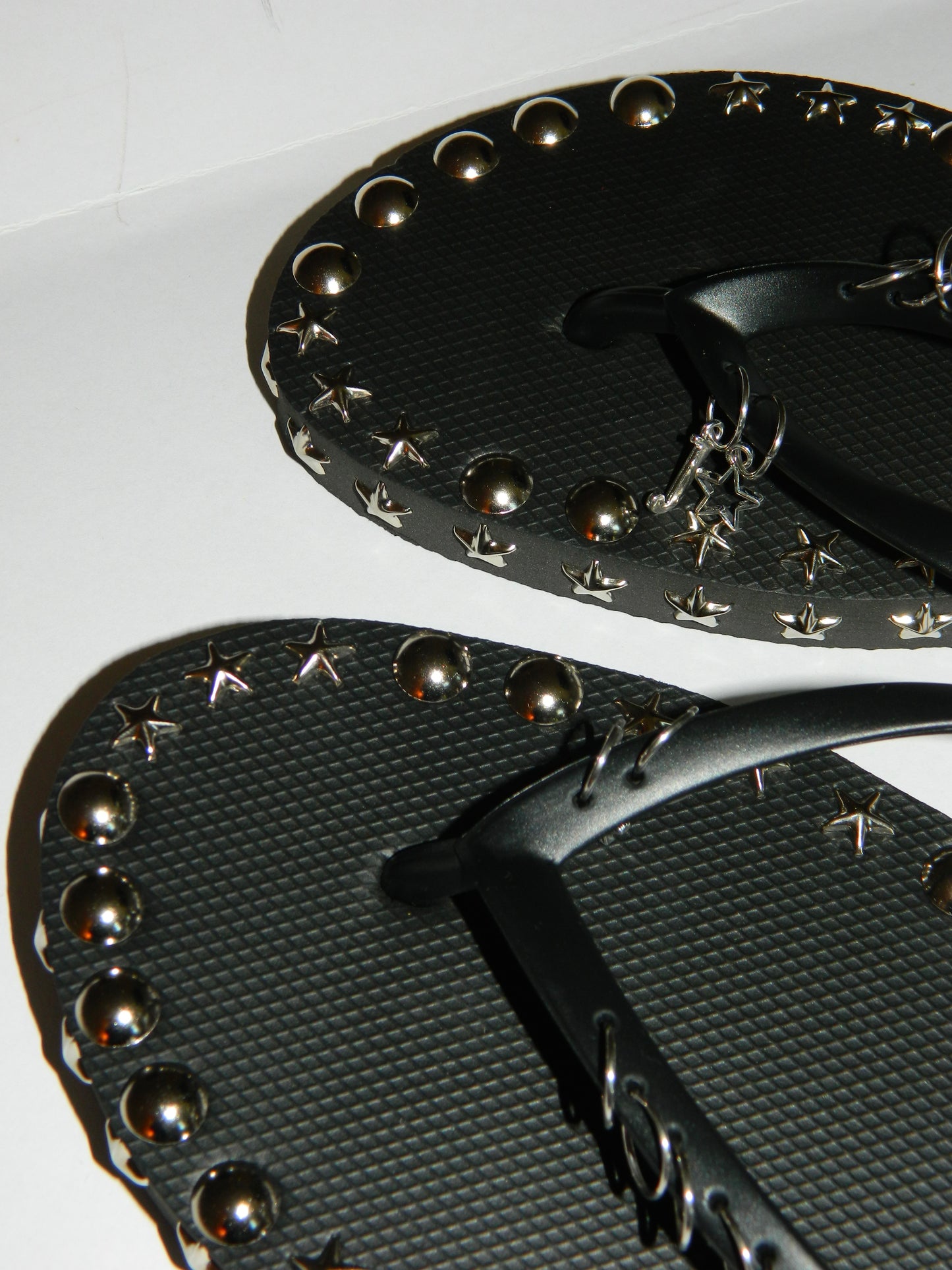 "Super Stunner" Flip Flops- black